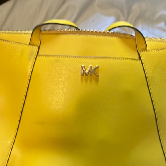 Yellow medium size MK tote bag. Gold details . Used. Great condition. - Picture 1 of 6
